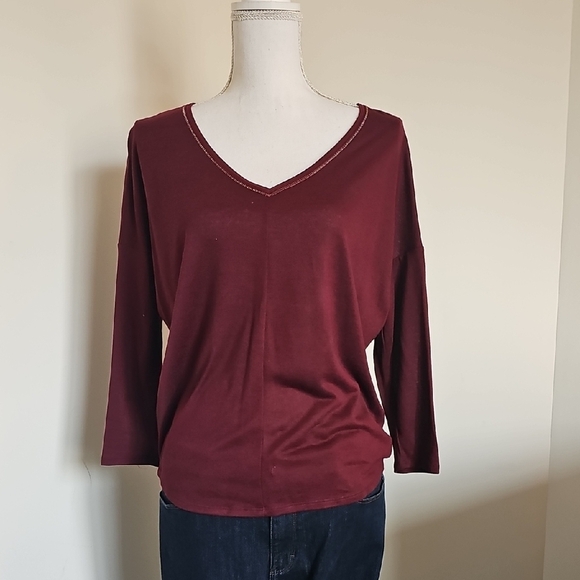 WHBM Women's V-Neck Burgundy Top - Picture 1 of 5